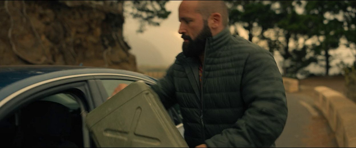 Den of Thieves 2 Pantera (2025) AMZN WEB-DL Hindi + En Ta Te 576p AVC AAC 2.0 ESub B4uHD.mkv.0004